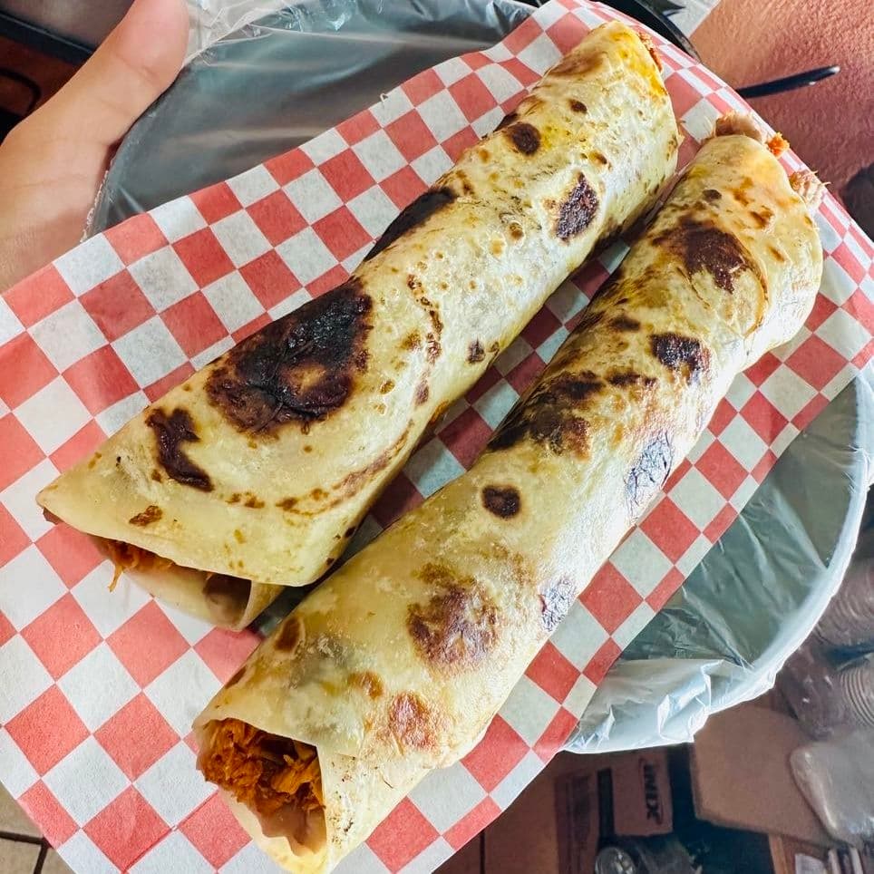 Burrito de Carne o Frijol con Queso