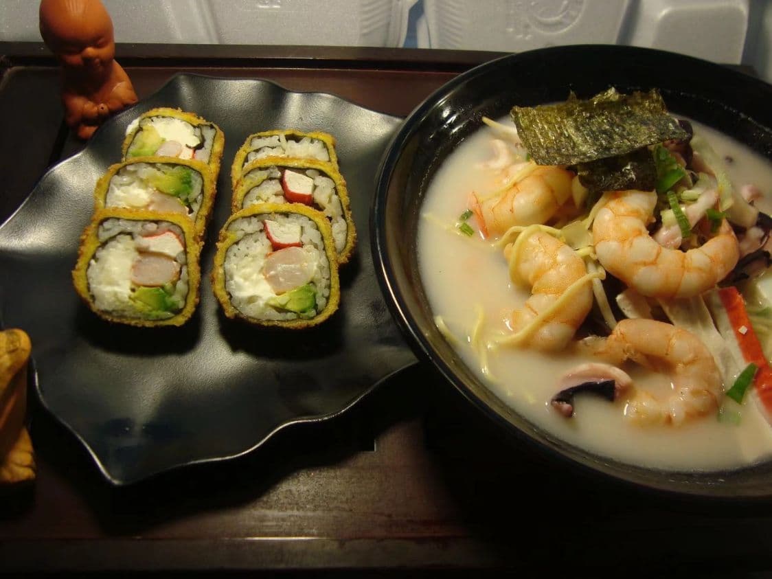 Ramen de Mariscos más Maki