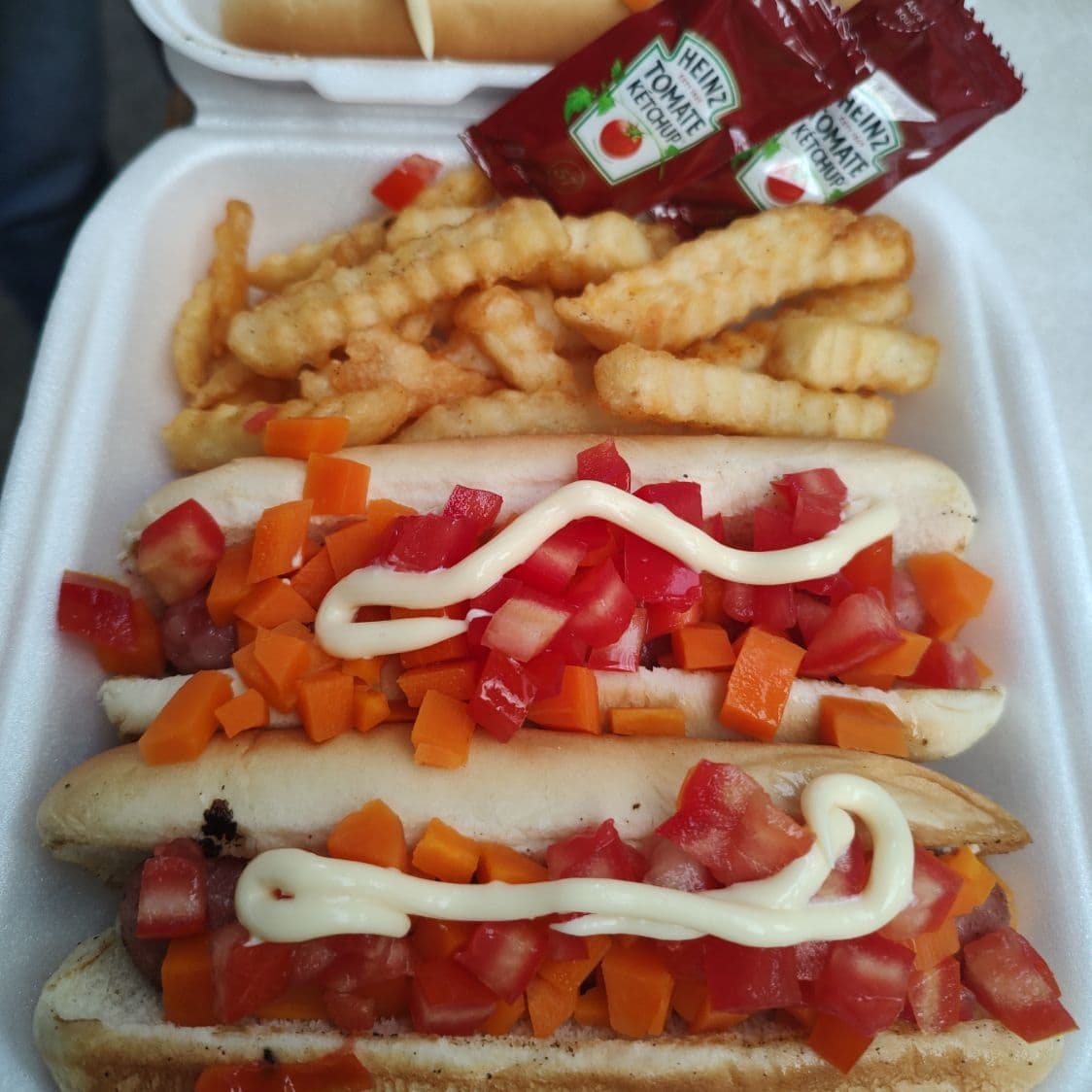 2 Hot Dog con Papas a la Francesa