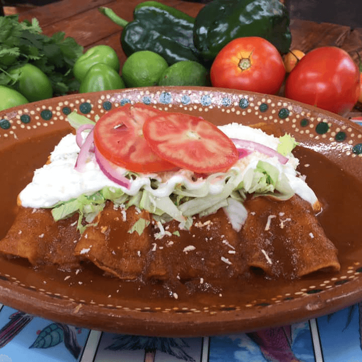 Enchiladas Rojas de Pollo