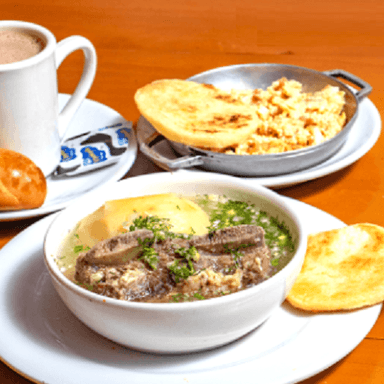 Desayuno en Combo Caldo, Huevos, Bebida