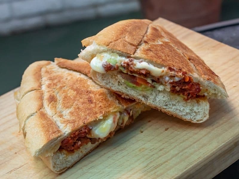 Torta de 3 Quesos Con Chorizo