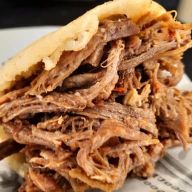 Arepa Rellena de Carne