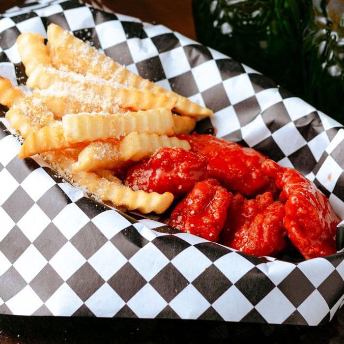 Boneless + Papas