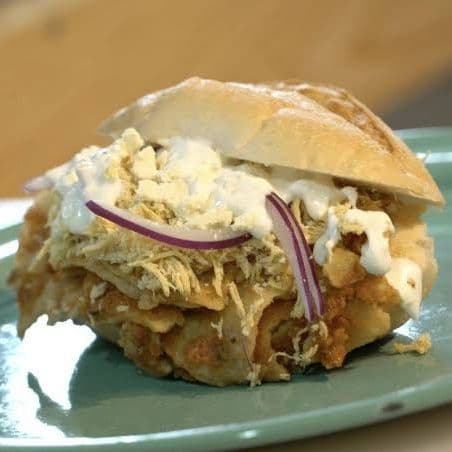 Torta de chilaquiles verdes