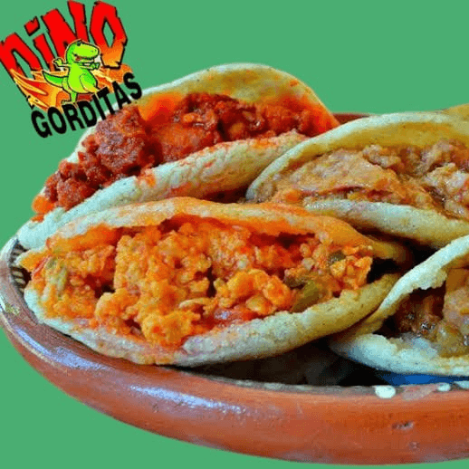 Gordita de Chicharron en Salsa Verde  1pza