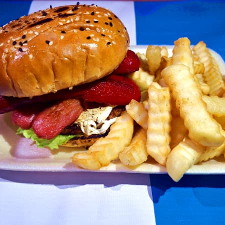 HAMBURGUESA ALEMANA CON PAPAS Y REFRESCO