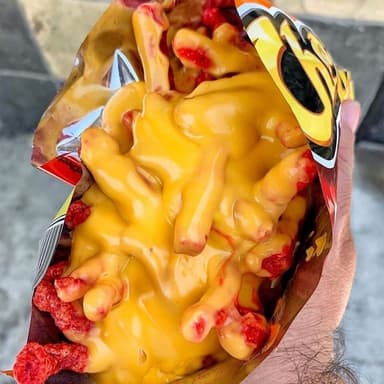 Cheetos Flamin Hot con que
