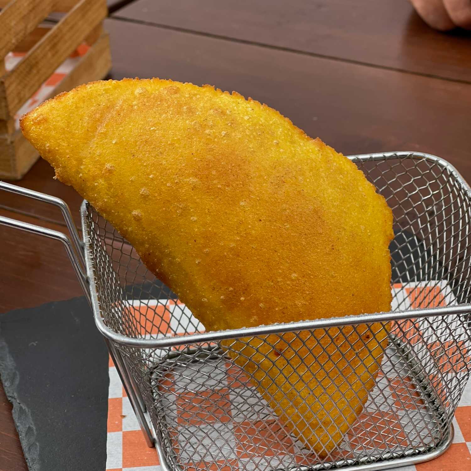 Empanada de Pollo deshebrado guisado