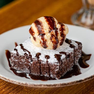BROWNIE CALIENTE CON HELADO