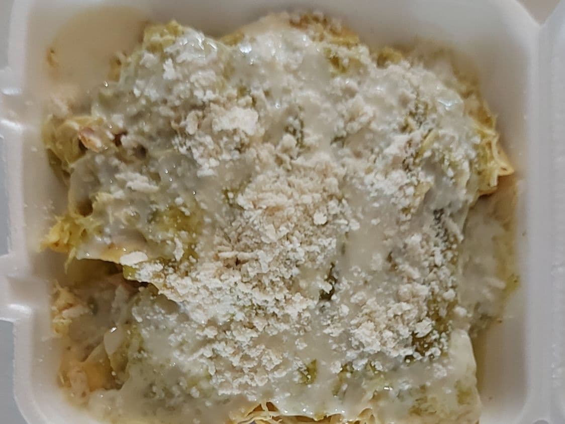 Chilaquiles Verdes de Pollo y Quesillo