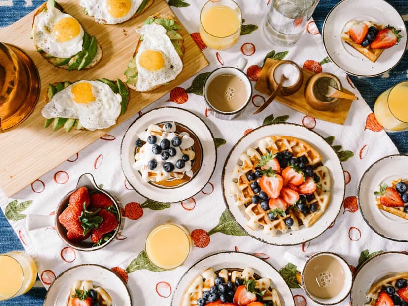 Hut Wings Breakfast