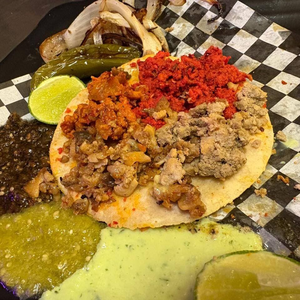 Taco Campechano Bistec con chorizo