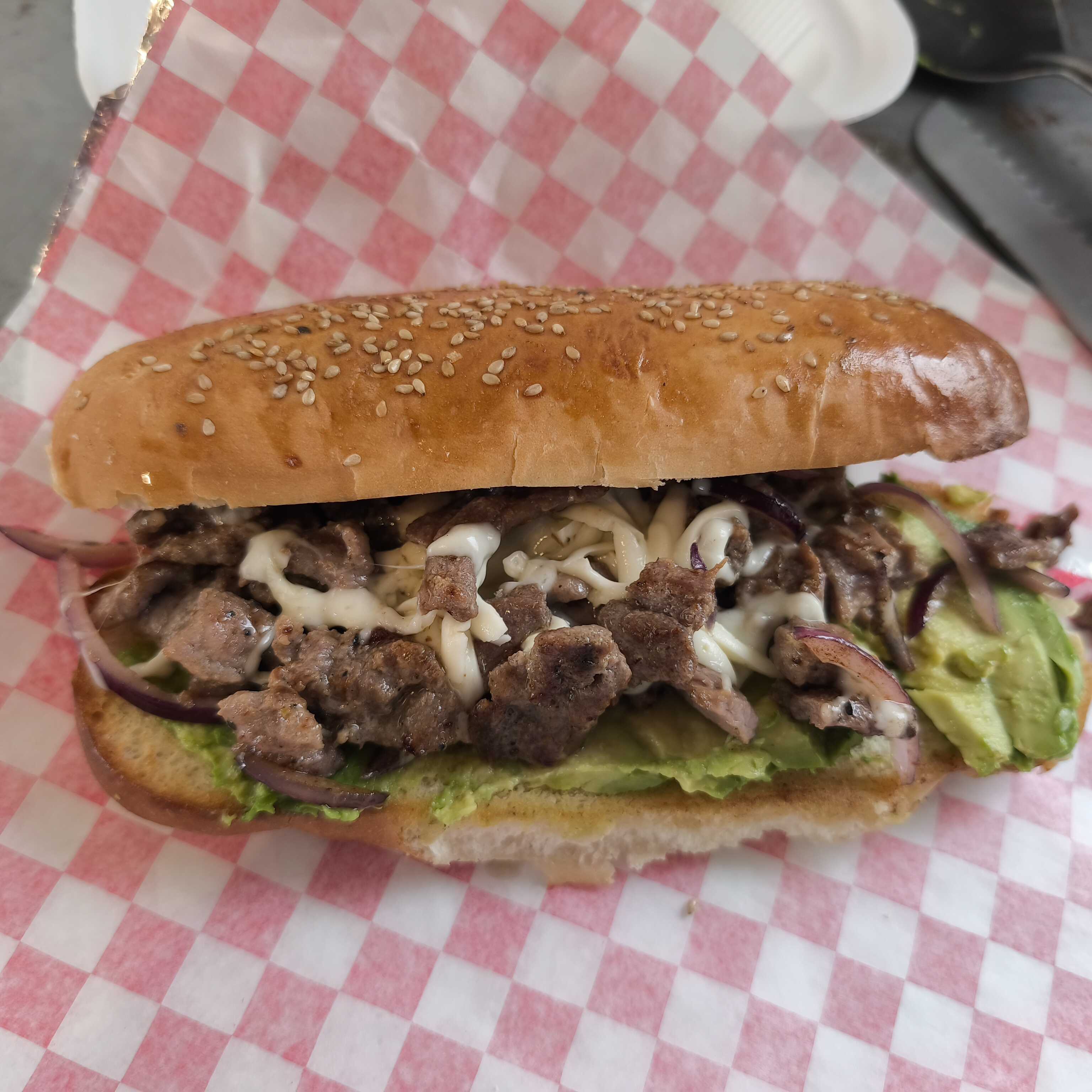 BAGUETTE BISTEC CON PAPAS FRITAS