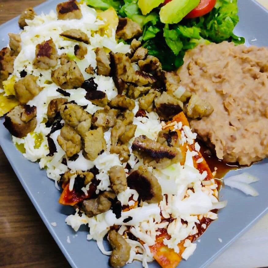 Chilaquiles Rojos con Asada