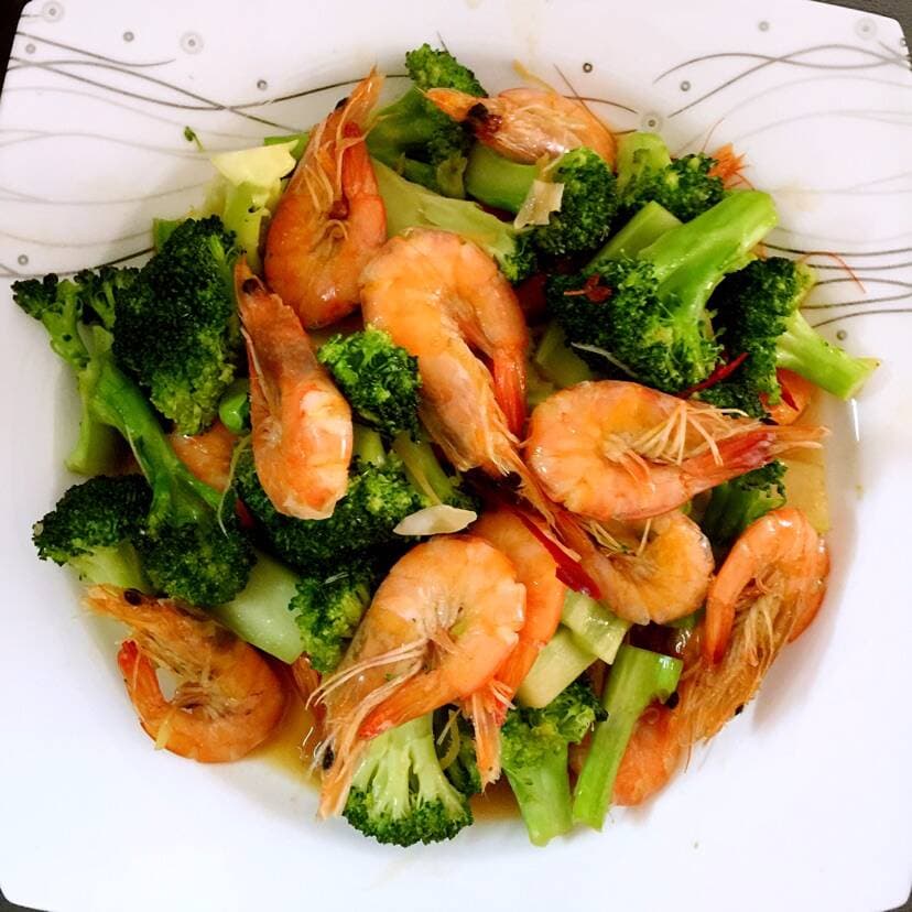 CAMARON CON BROCOLI                        (•̀ᴗ• )