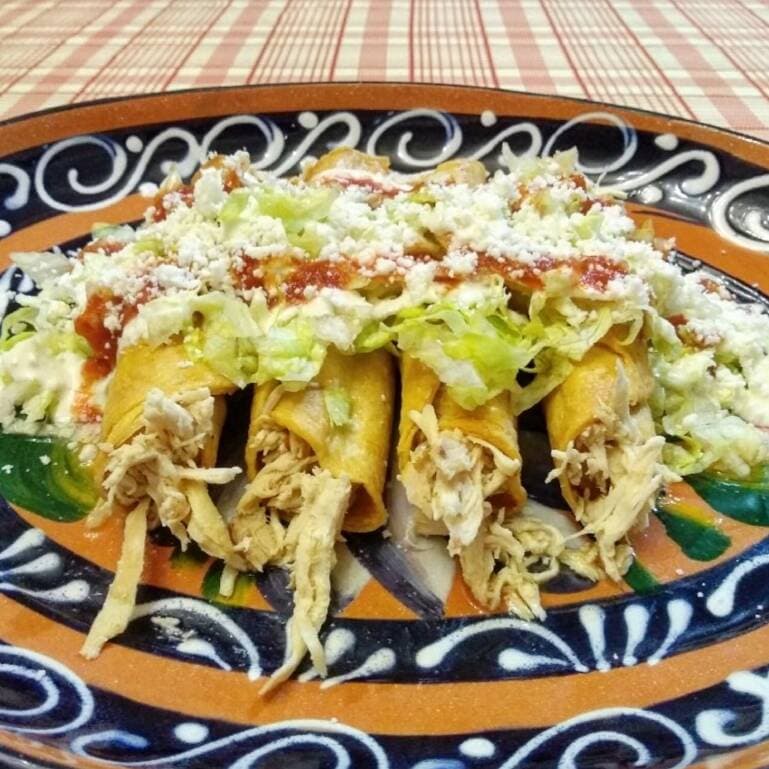 Tacos Dorados de Pollo