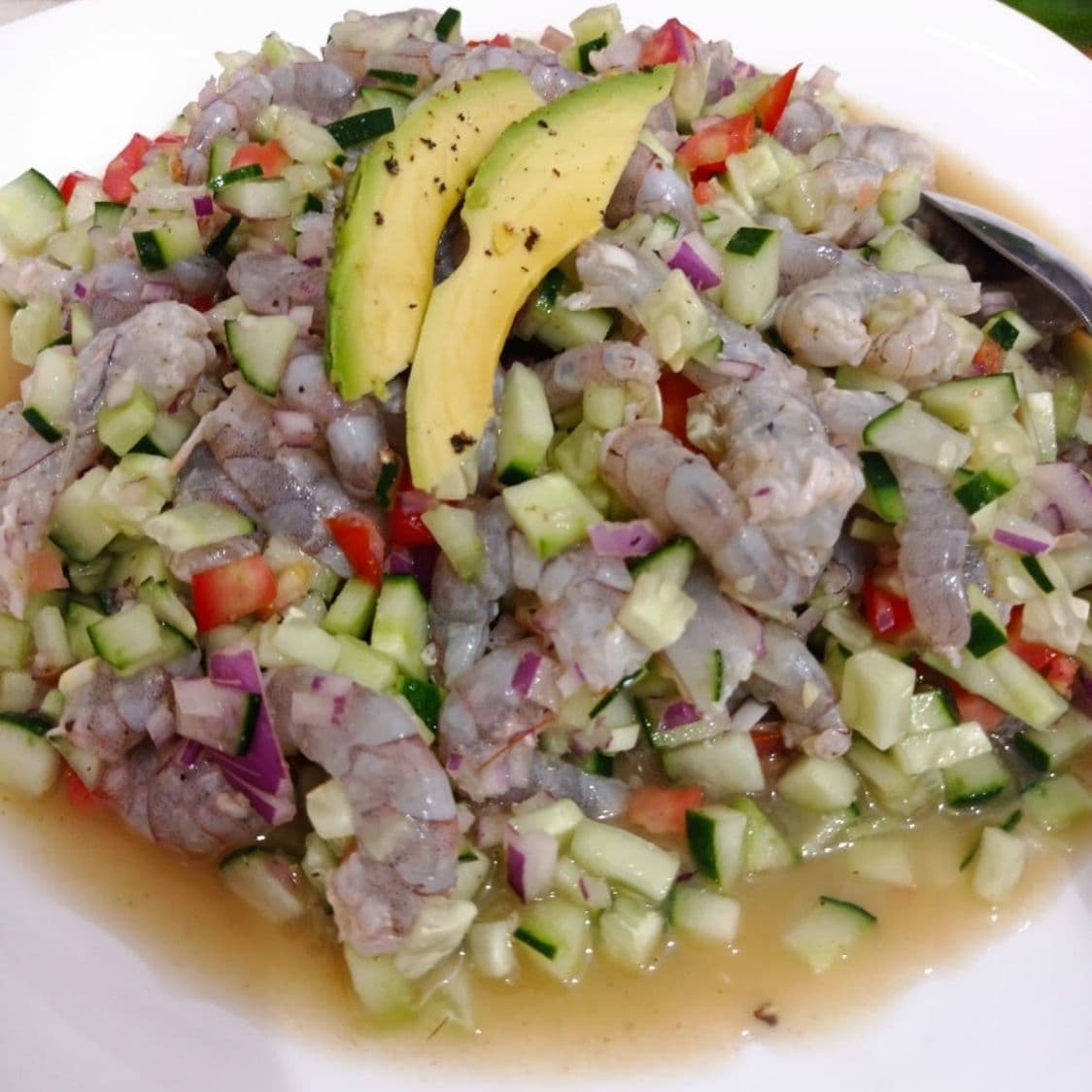 Ceviche de camarón crudo