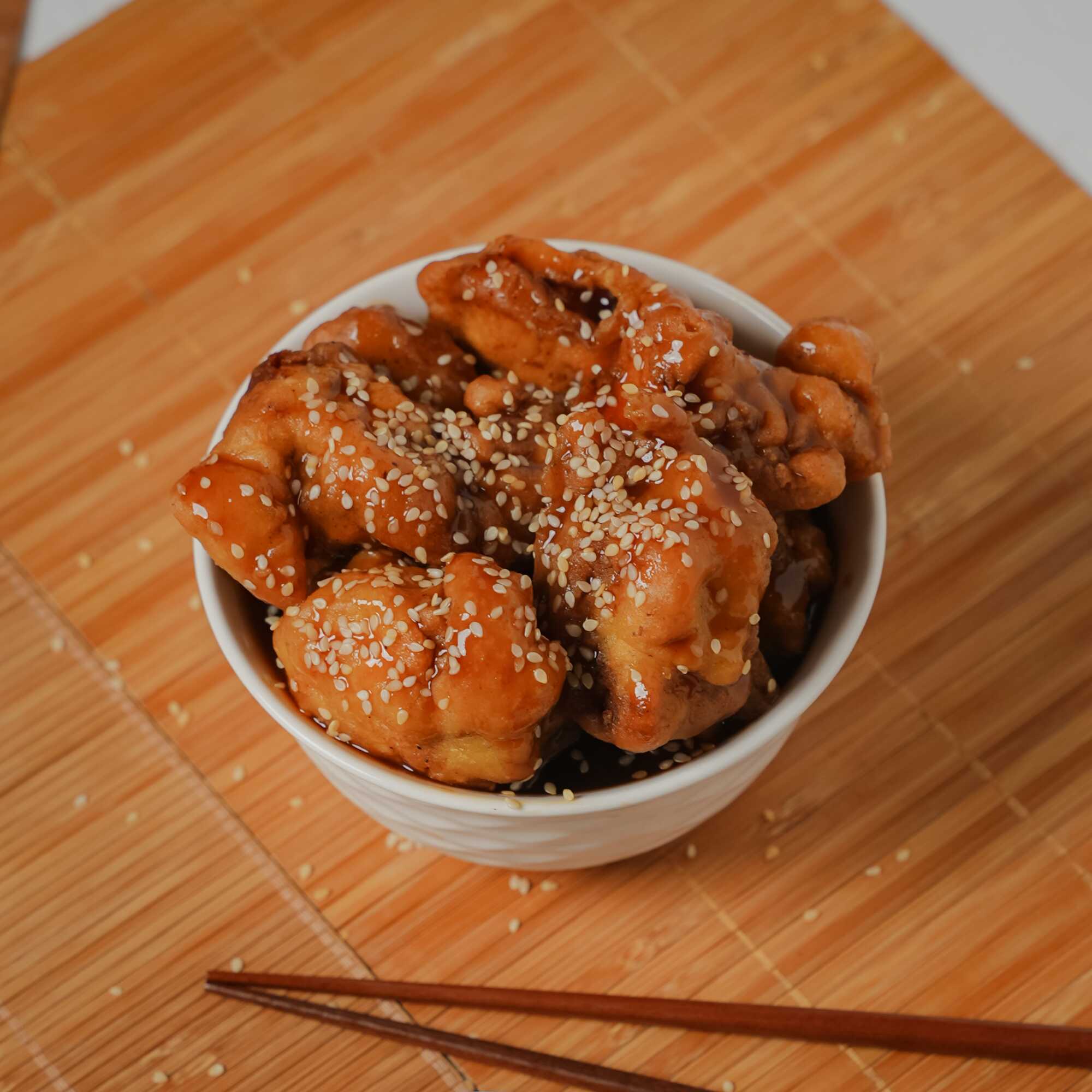 Pollo Crocante con Ajonjolí