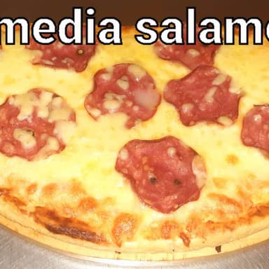 Mitad Pizza Salame