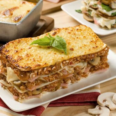 Lasagna pollo, jamón y champiñones