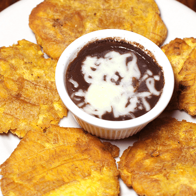 Patacones con Frijoles