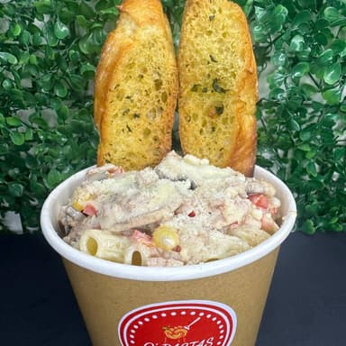 Bowl de Macarroni a la Huancaína y 3 Panes al Ajo