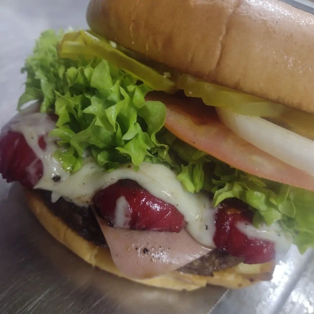 Combo Favorito: 1 SalchiBurguer+1 Especial Burger)