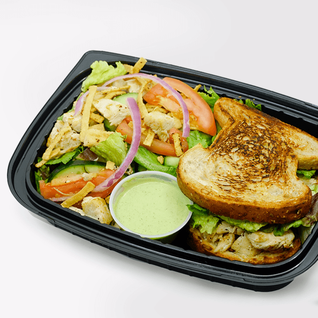 Sandwich Pollo y 1/2 Ensalada de Pollo