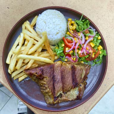 Sobrebarriga a la Parrilla más Bebida