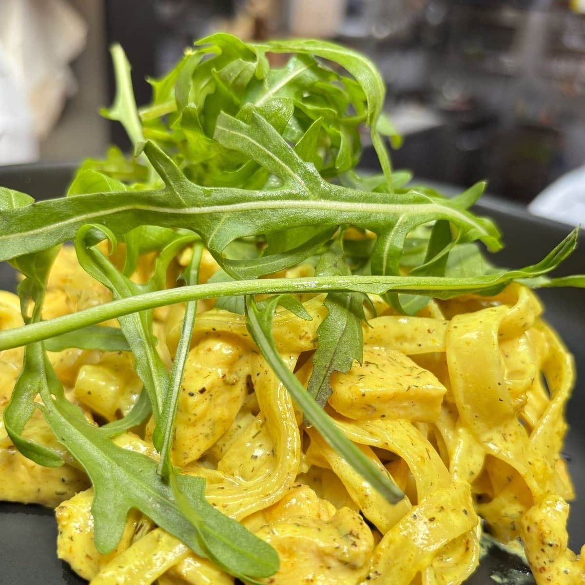 Pasta con Pollo al Curry