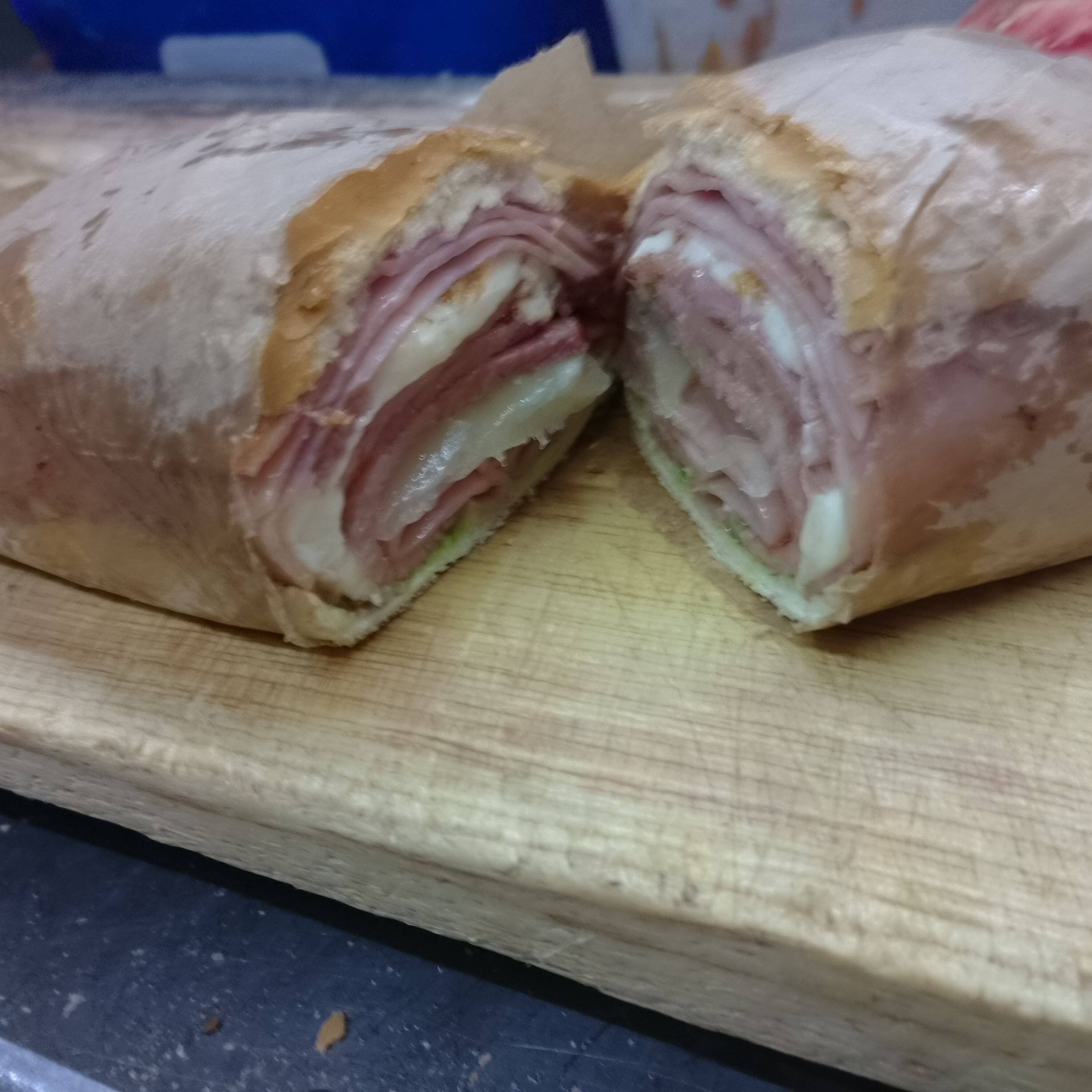 Telera Rellena de Chuleta con Queso