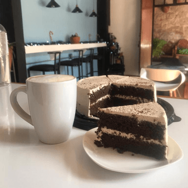 Combo-Rebanada de Pastel y Café Americano