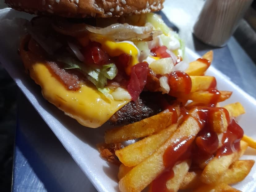 Hot Dogs y Hamburguesas Iván
