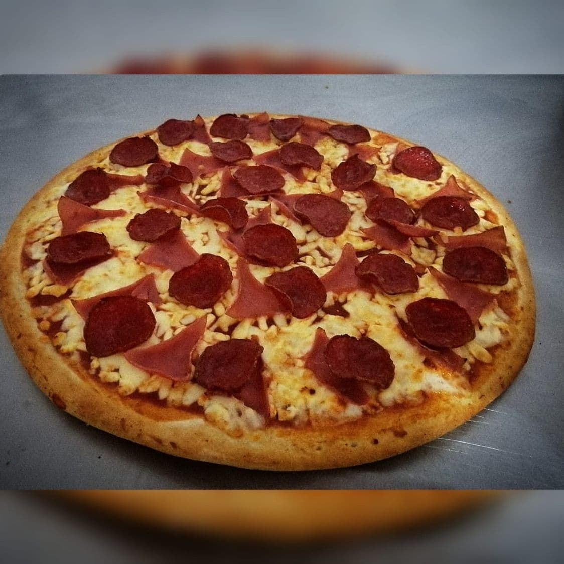 1 Pizza, 2 ingredientes + Pan C/ Ajo y Champiñones