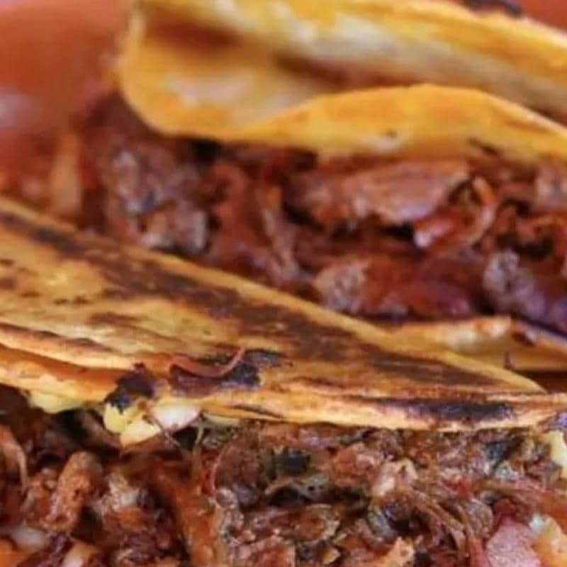 Taco de Birria Dorada con Queso
