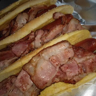 Chistorra Hot Dogs 3 Piezas + Papas