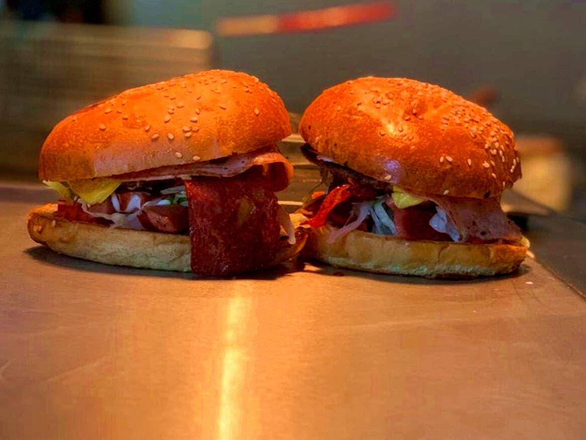 Mega Hamburguesas VIC III