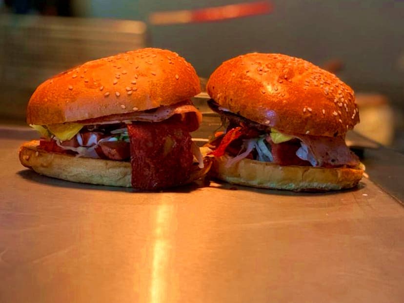 Mega Hamburguesas VIC III