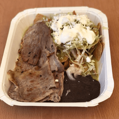 CARNE ASADA CON CHILAQUILES