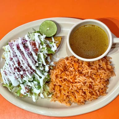 Flautas de Pollo con Queso 4 Piezas *
