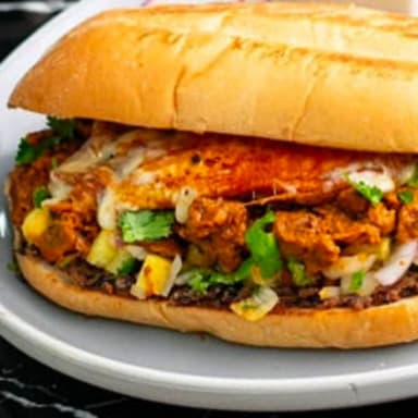 TORTA AL PASTOR CON QUESO + SODA DE 600ML.