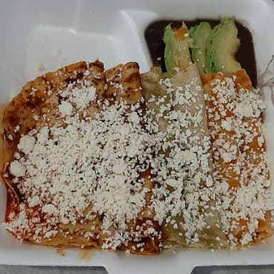 Enchiladas Mixtas Rellenas de Queso de Aro