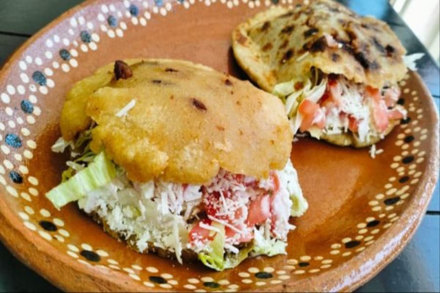 GORDITA DE GUISADO