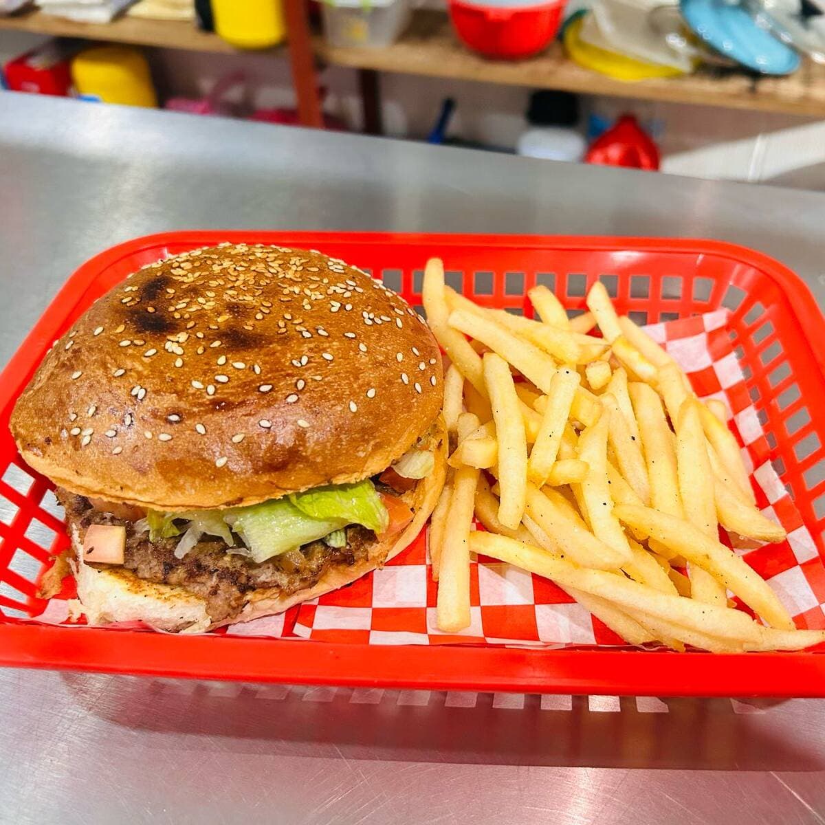 COMBO HAMBURGUESA + PAPAS + BEBIDA