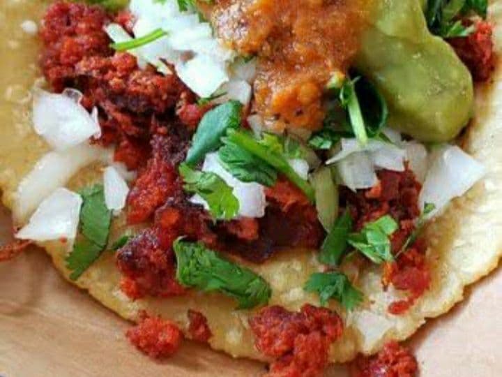 Taco de Longaniza Ahumada con Queso Hebra