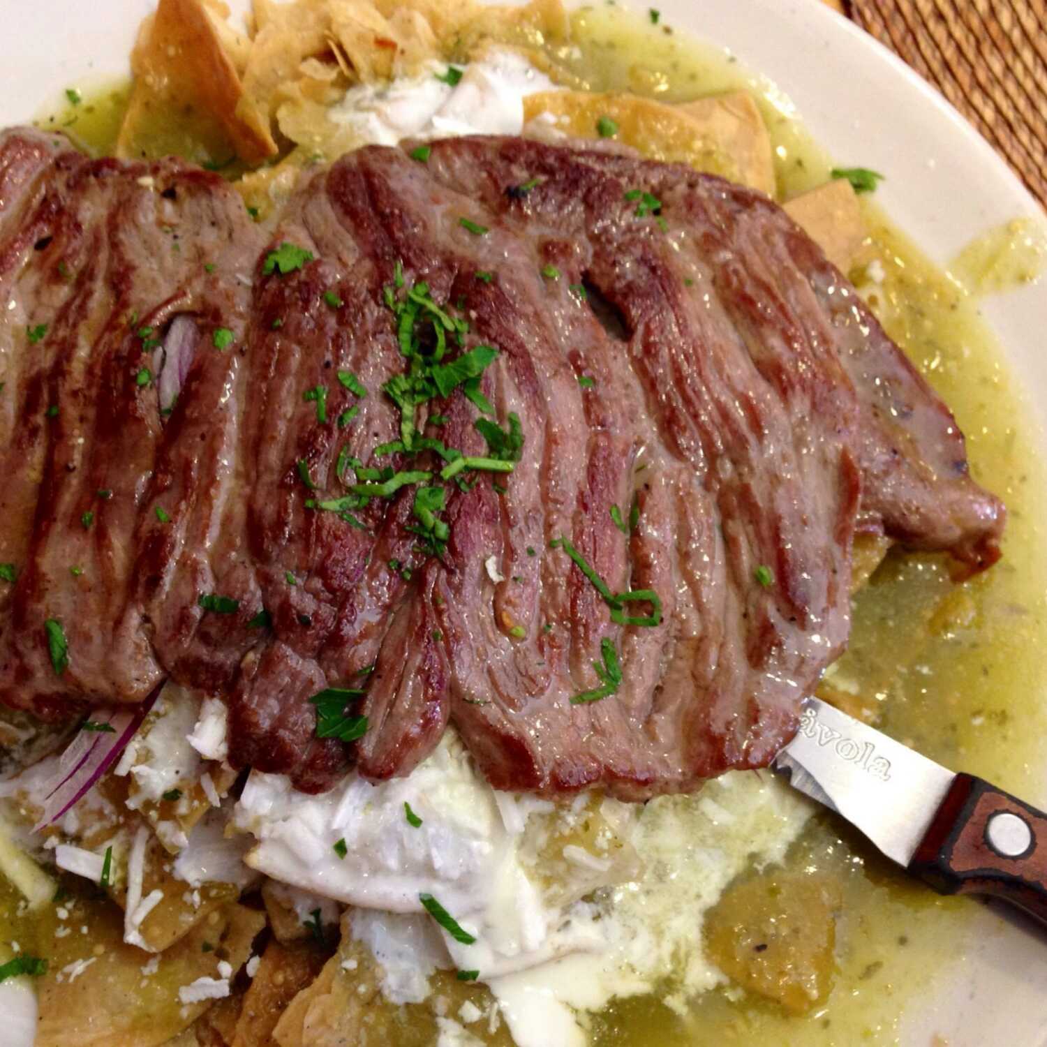 Chilaquiles con Bistec