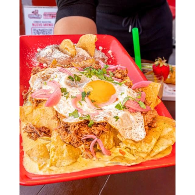 BIRRIAQUILES SUIZOS CON BIRRIA CORNELIO