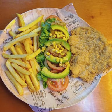 Filetes con Papas y Ensalada