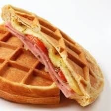 Waffle Relleno Salado